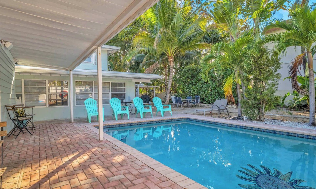 Coral Brook Apartment | Take It Easy - Studio, Pool, Waterfront