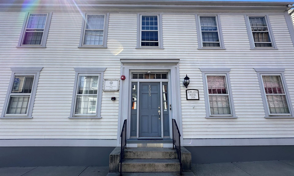 Newport Hotel | Take over this entire private historic Howland House, in the heart of downtown Newport—5BR/5BA inn sleeps 17 with king beds, pull-outs, full kitchen, ensuite baths, private patio, AC, TVs, Wifi and so much more! Steps to Thames Street, shops, wharfs