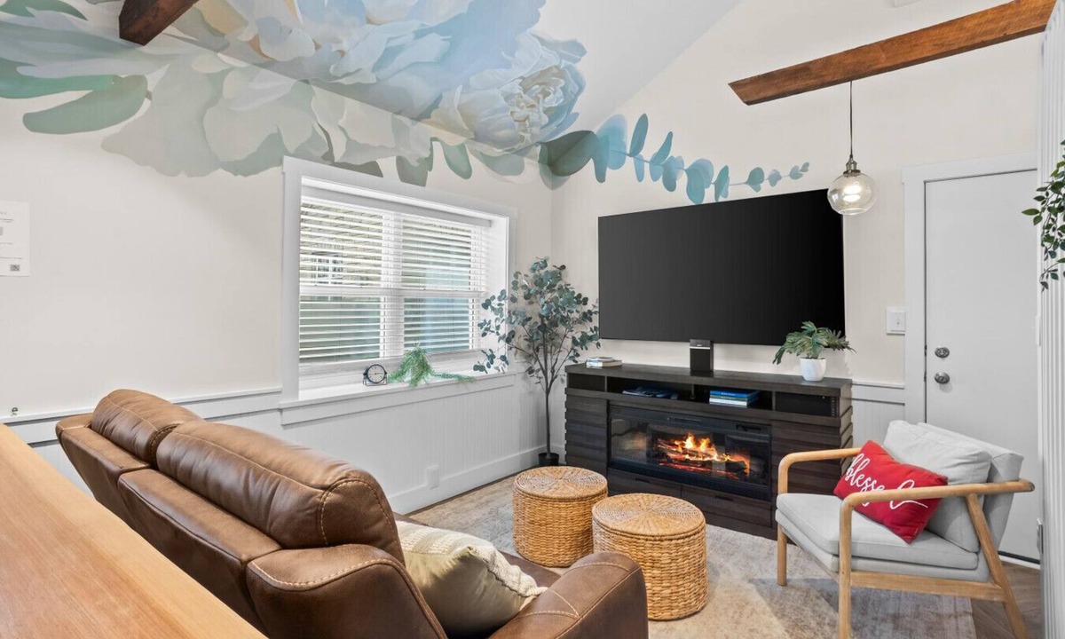 Intercourse Cottage | Take your getaway at this magical oasis, central to "everything"