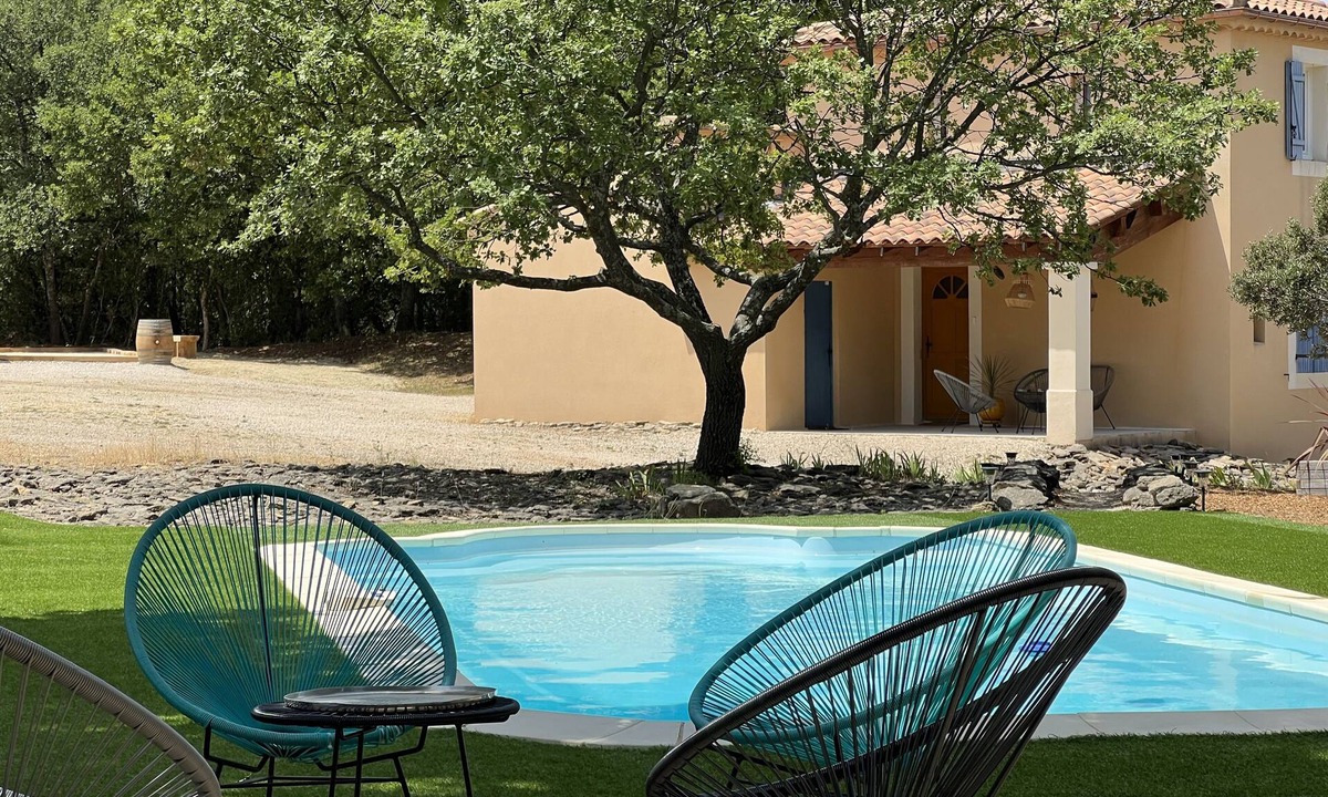 Entrechaux House | TALES HOUSE