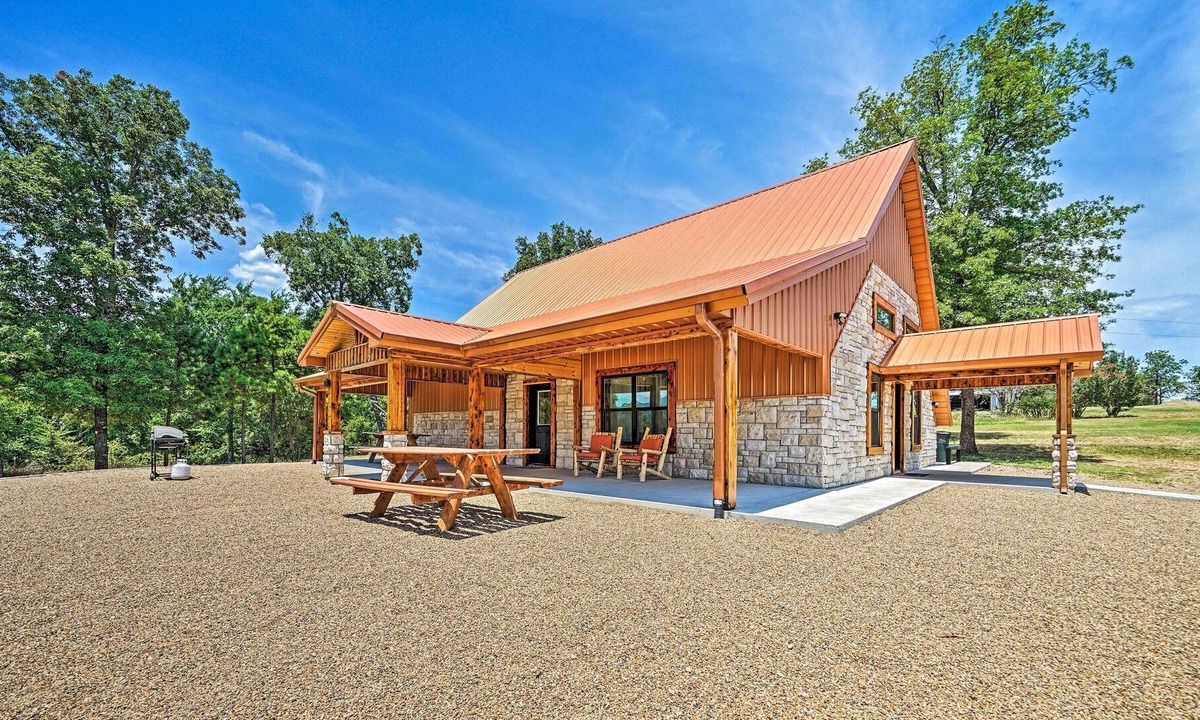 Talihina Cabin | Talihina Retreat w/ Kiamichi River Access!