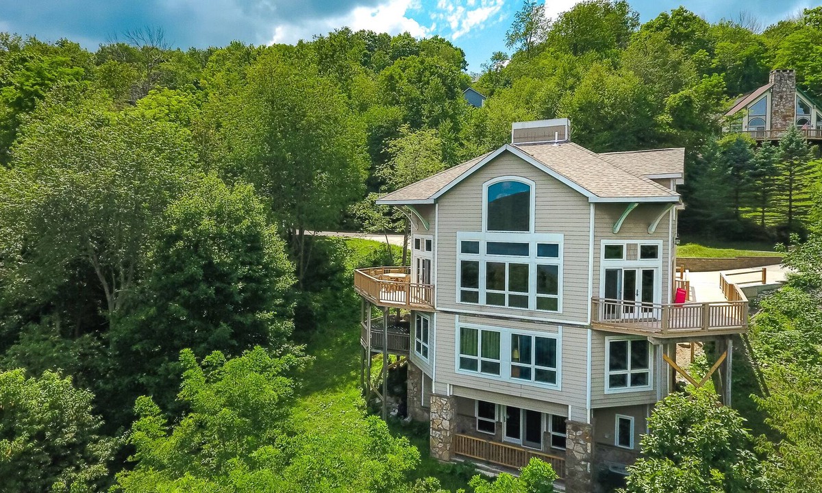 Mountainside House | Tall Castle: Lake Access, Fire Pit, Community Amenities!