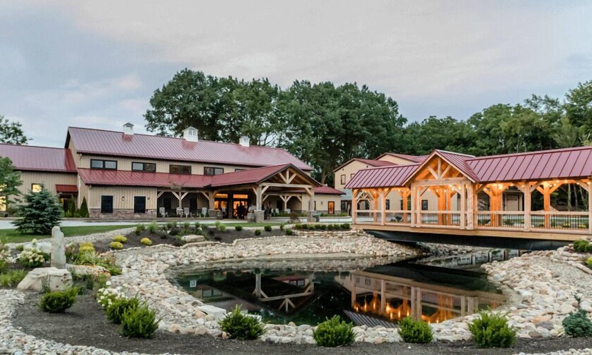 Willoughby Hills Hotel | Tall Oaks Resort