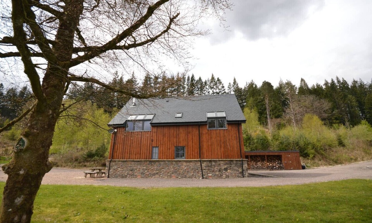 Spean Bridge House | Tall Pines Apartment