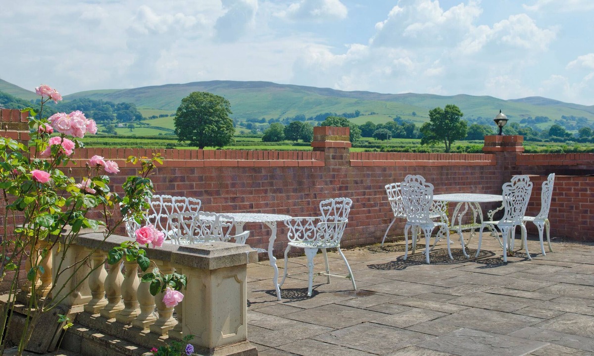 Llandyrnog Cottage | Tall Trees