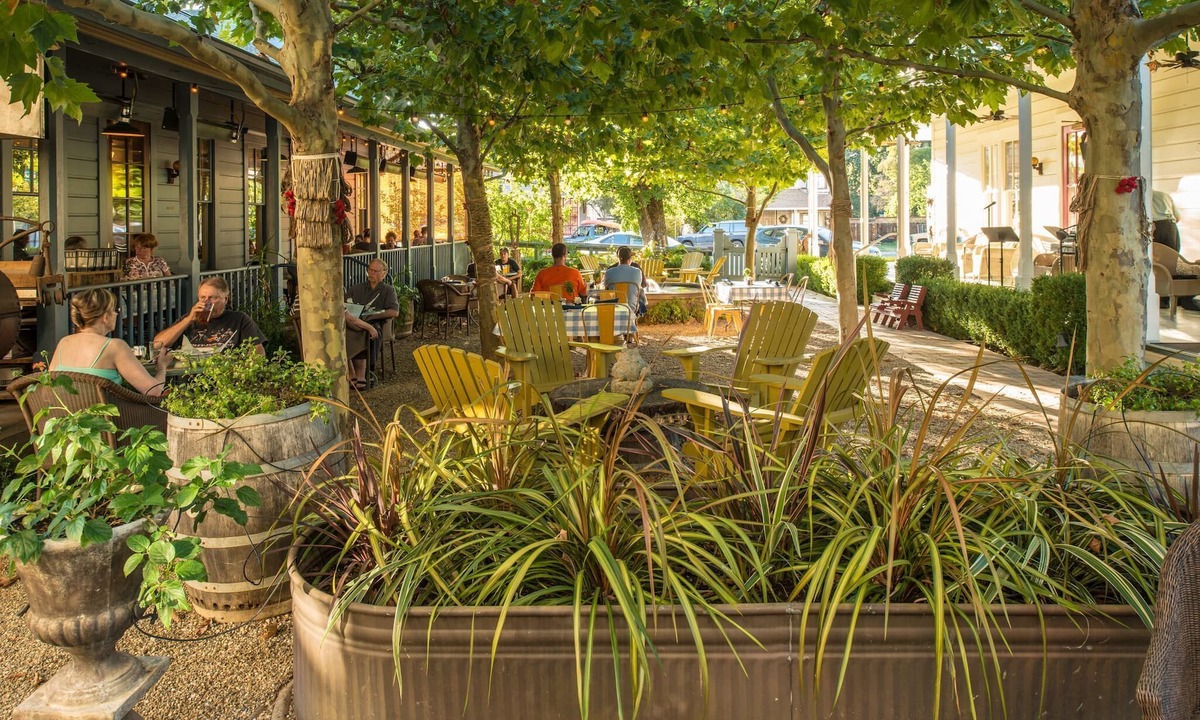 Upper Lake Hotel | Tallman Hotel