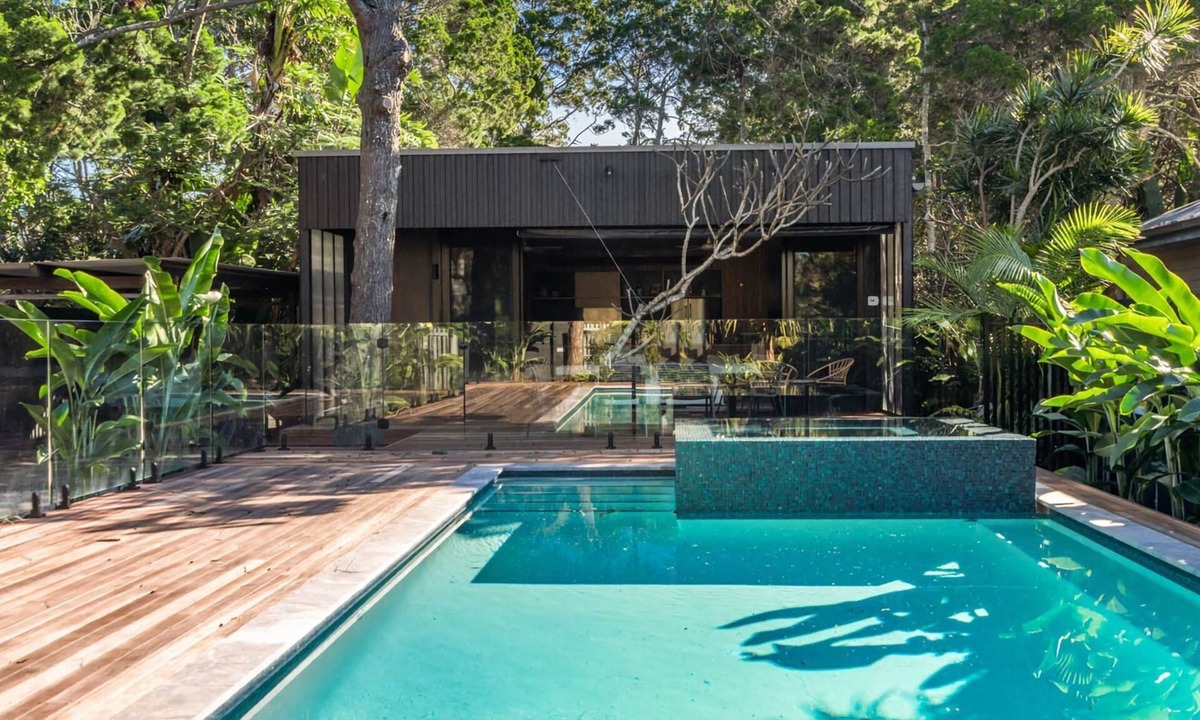 Suffolk Park House | Tallowood - luxury beach house with pool & studio