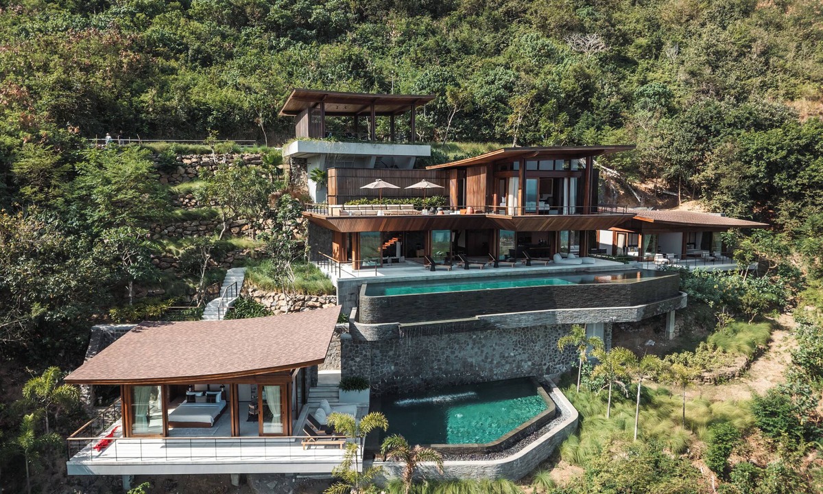 Praya Barat Villa | Tampah Hills
