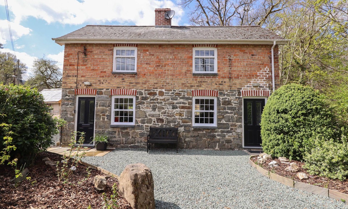 Llanbrynmair Cottage | TAN Y CAPEL, pet friendly, with open fire in Machynlleth