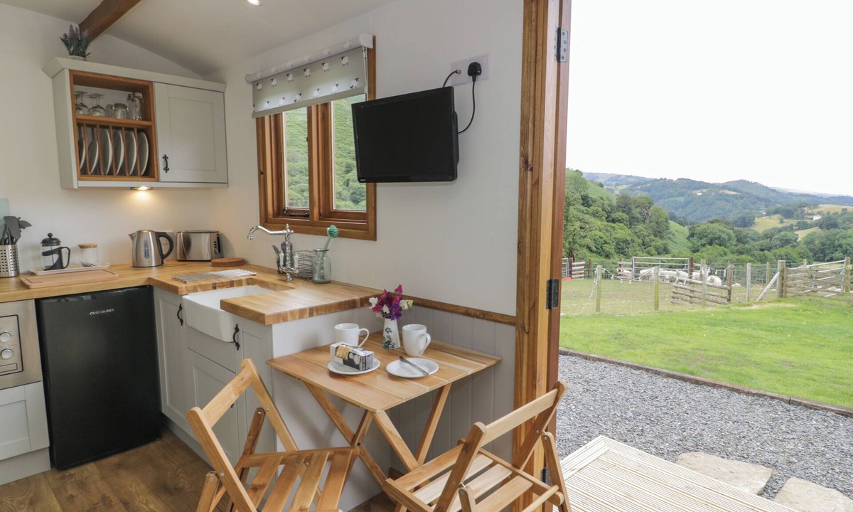 Acrefair Cottage | Tan Y Castell Shepherds Hut