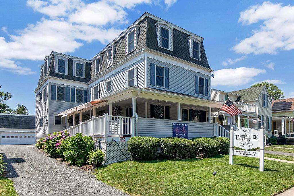 Wall Bed & Breakfast | Tandem Bike Inn