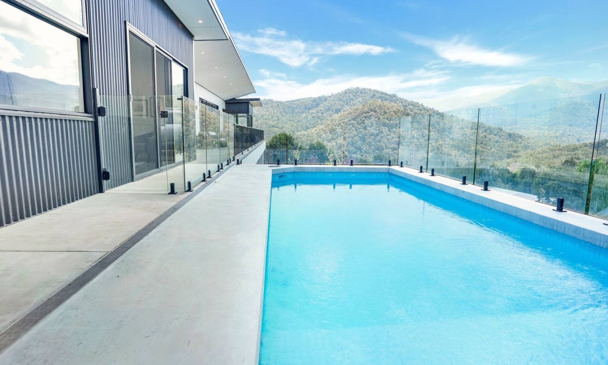 Merrijig House | Tanderra - Pool - Sleeps 12