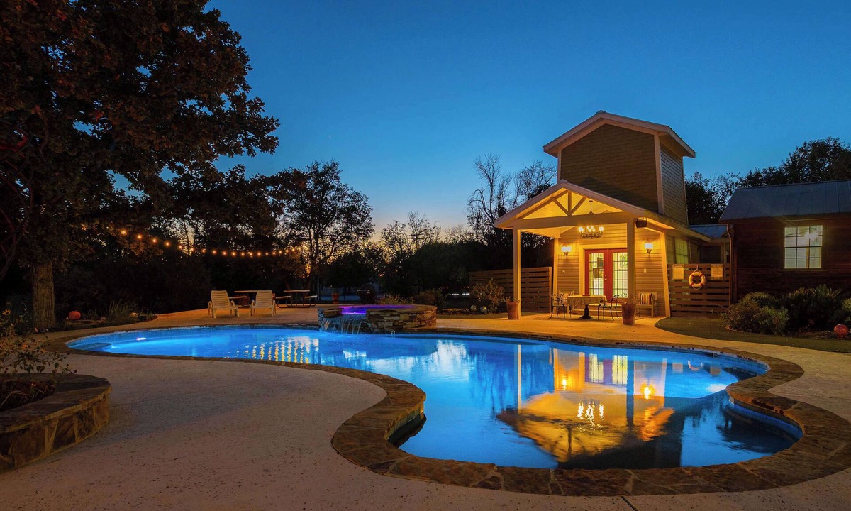 Comfort Cabin | Tank House Stay for 2 in Comfort Texas Access to Pool Hot Tub