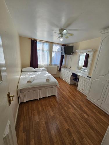 Haselbury Apartment | Tanners End Apartment