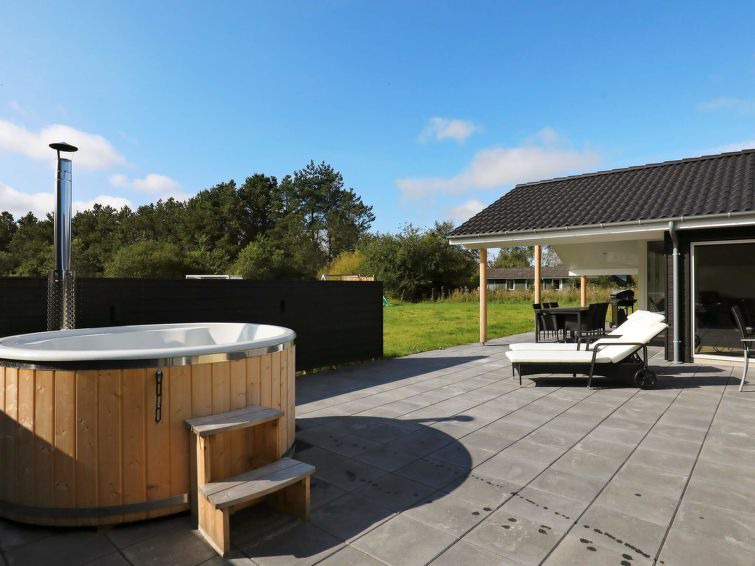 Tversted Villa | Tannisby Holiday Home, Sleeps 8 with WiFi