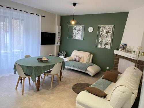 Saint-Ouen-La-Rouerie House | Tante Adele