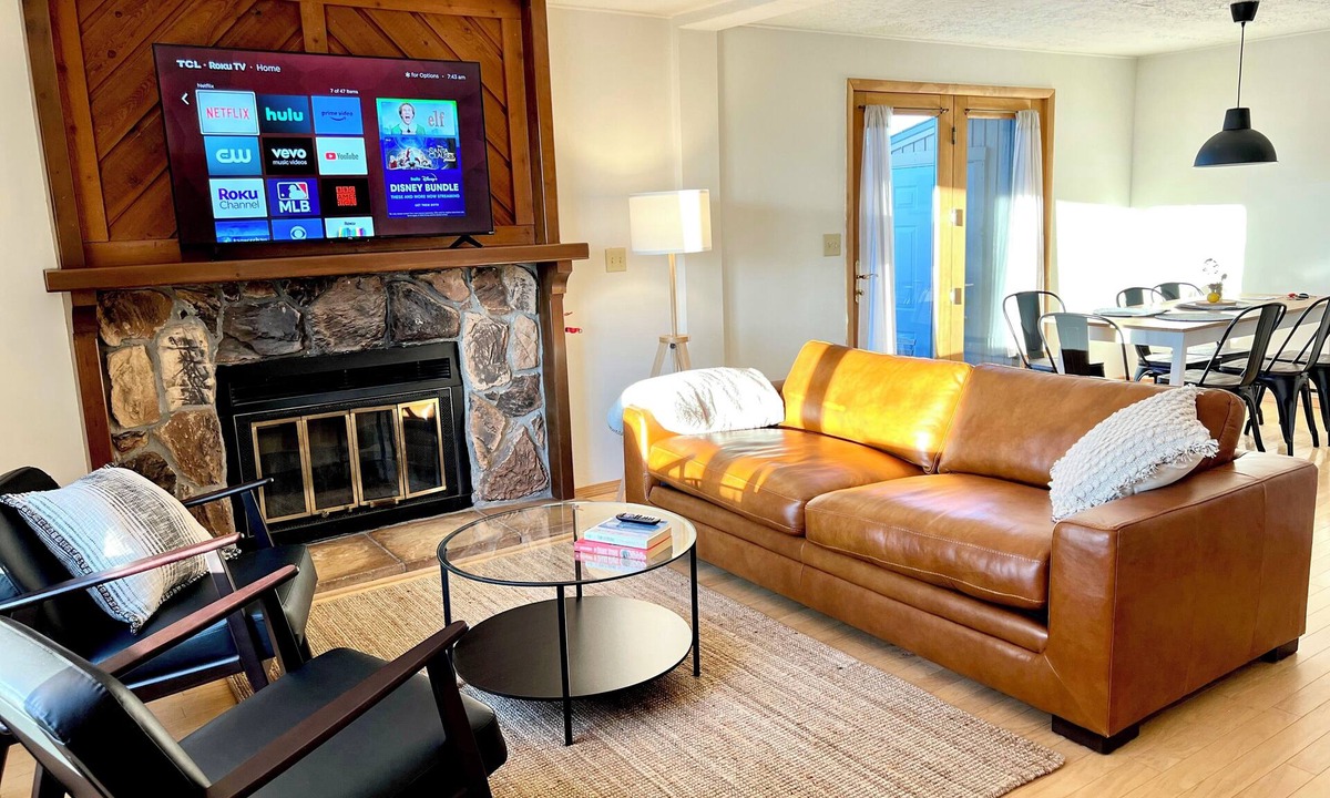 El Prado House | Taos Retreat with Steam Shower and Views