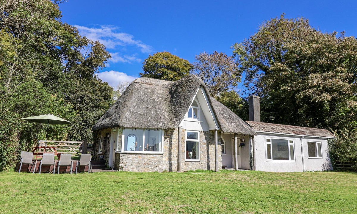 Newton Ferrers Cottage | TAPPS LODGE, pet friendly, with open fire in Yealmpton, South Devon