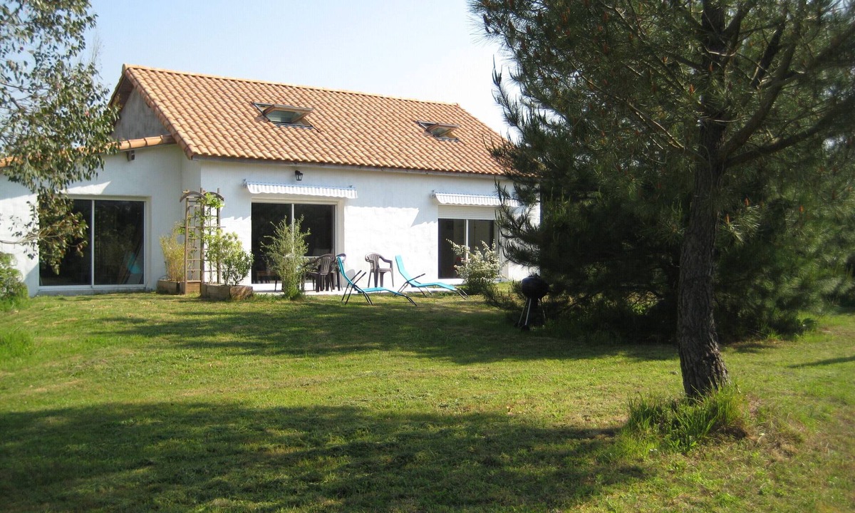 La Plaine-sur-Mer Villa | Tara, 3-star seaside gîte 500 m from beaches and hiking trails
