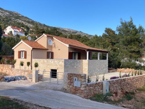 Zavala Villa | Tara house