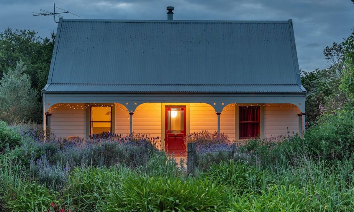 Greytown House | Taraview Cottage - Fully self contained