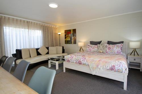 Kawerau House | Tarawera River Lodge Motel