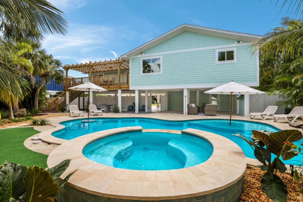 Holmes Beach House | Tarpon House 304 - 63rd St