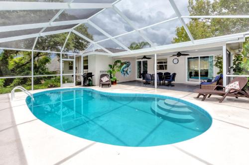 Tarpon Springs Villa | Tarpon House Private Heated Pool, 5 min to Beach