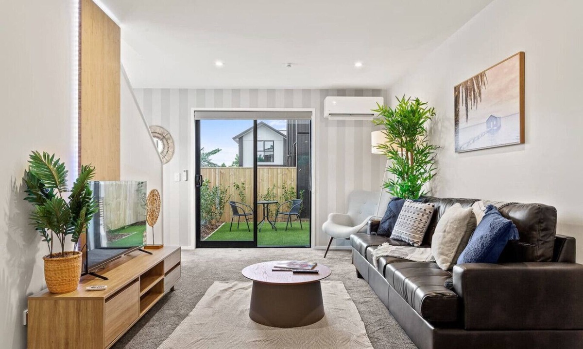 Henderson House | Tasteful Auckland 2 Bed/1 Bath