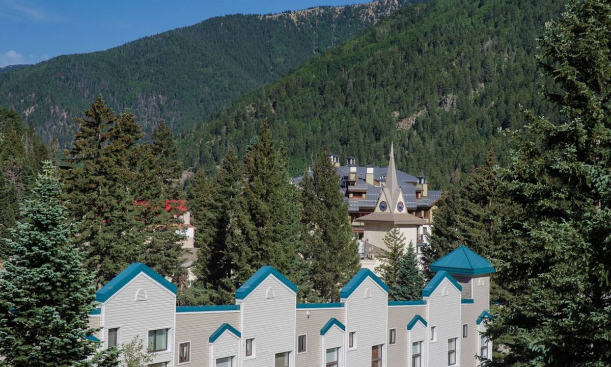 Taos Ski Valley Condo | Tasteful Bi-Level Condo with Wood Fireplace and WifI