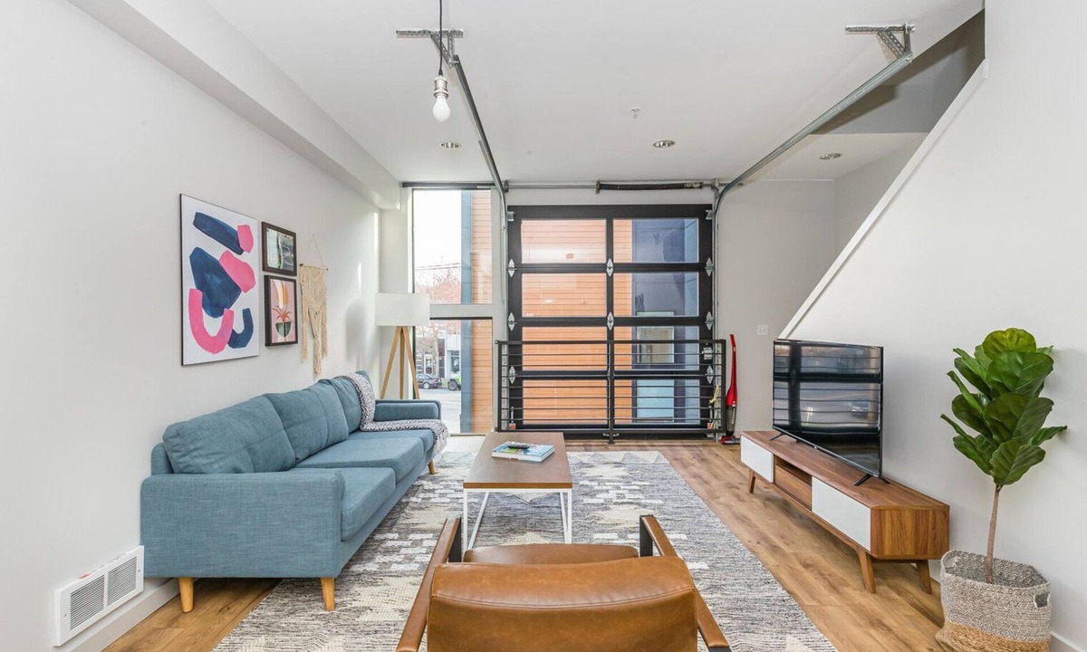 Fremont Apartment | Tasteful Fremont 2BR w/Lots of Light, nr Canal Park, by Blueground