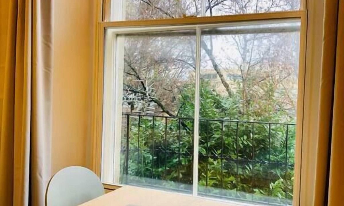 Bath Apartment | Tastefully decorated, central apartment with parking