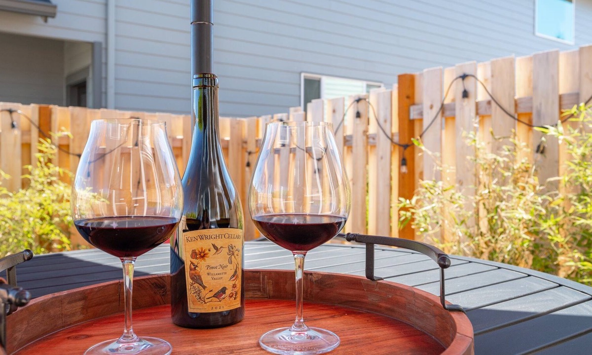 Carlton House | Tasting Rooms Around the Corner!