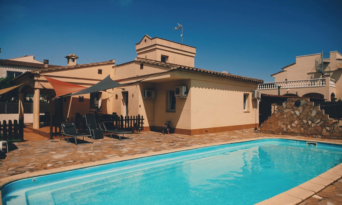 Sant Pere Pescador Ski Chalet | Tati Strand House