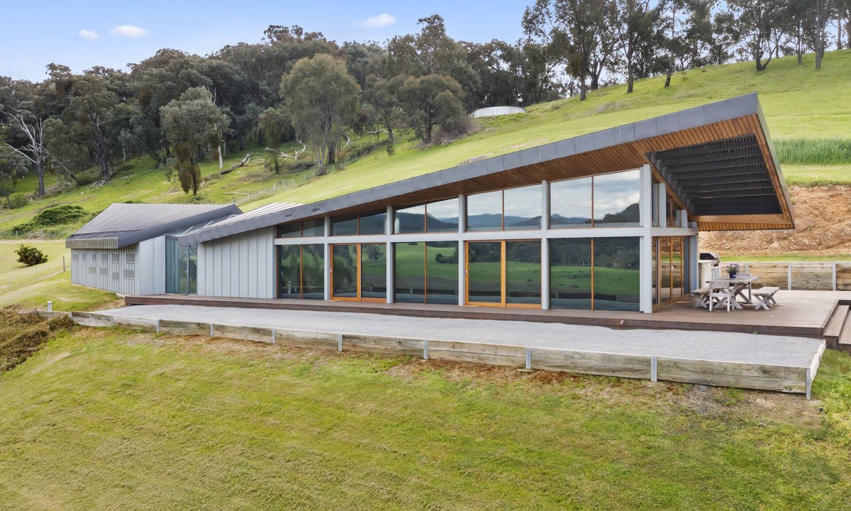 Myrtleford House | Tatoonie - Holiday Lodge