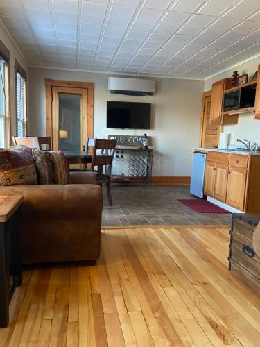 Newport Apartment | Tavern - Country Suite