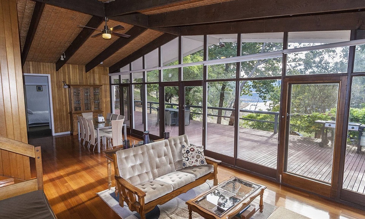 Taylor Bay House | Taylor Bay Waterfront Retreat Lake Eildon