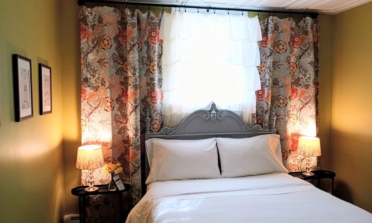 Fall River Apartment | Taylor's Pharmacy Guesthouse