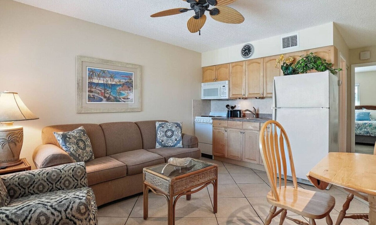 Madeira Beach Condo | TB10: Beautiful Madeira Beach 1 Bedroom 2nd Floor