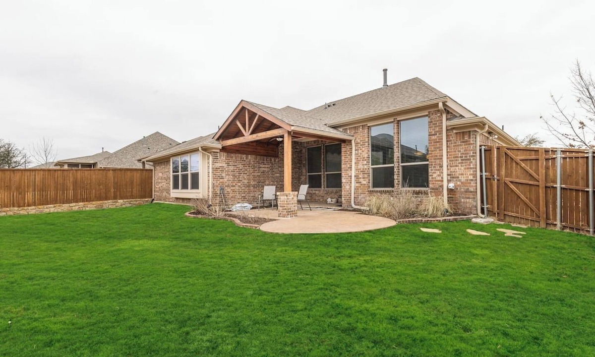 Roanoke House | TCH - Spacious 4bd/2ba in Roanoke w/Office&Garage