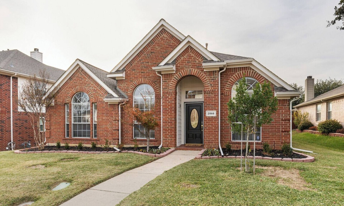 Lewisville House | TCH - Spacious 4bd/2ba home in Lewisville w/Office