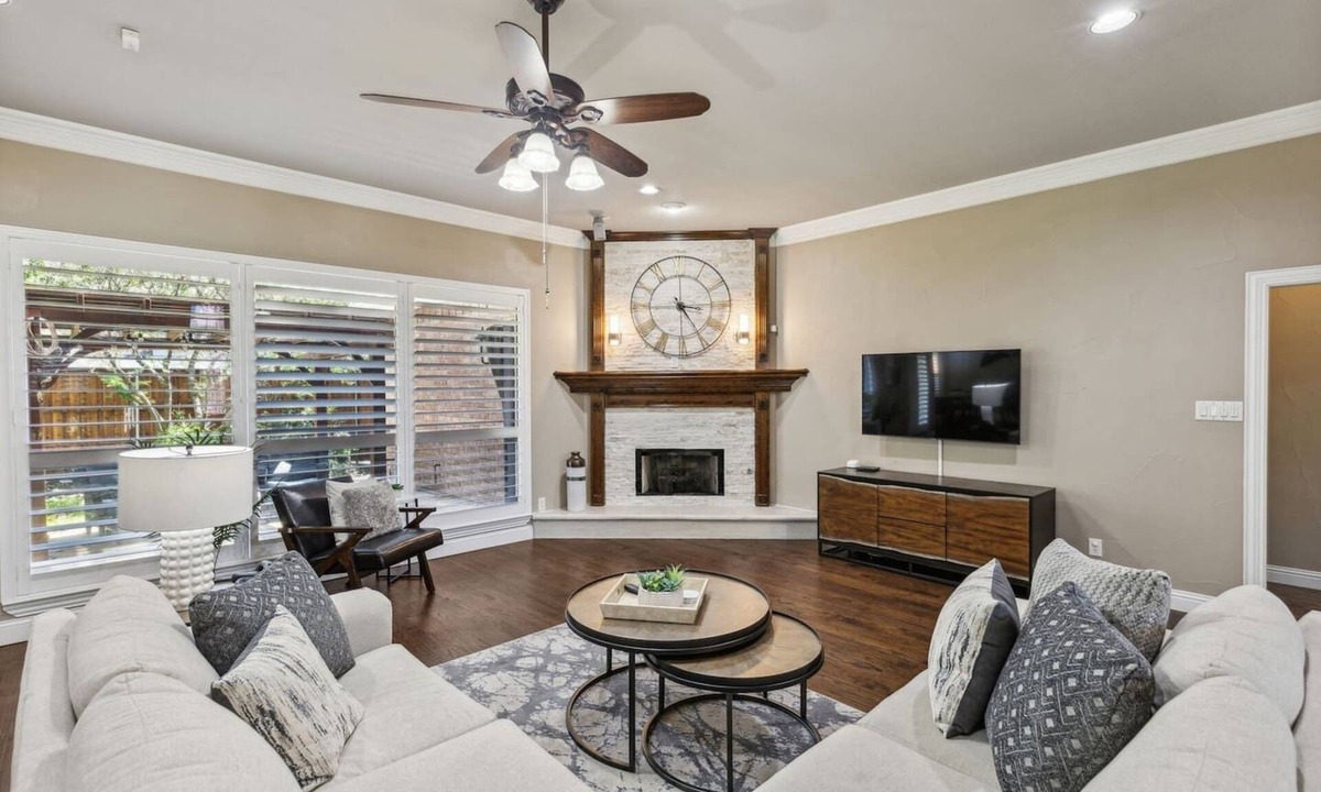 Southwest Carrollton House | TCH - Spacious 4bd/4ba home in Carrollton w/Office
