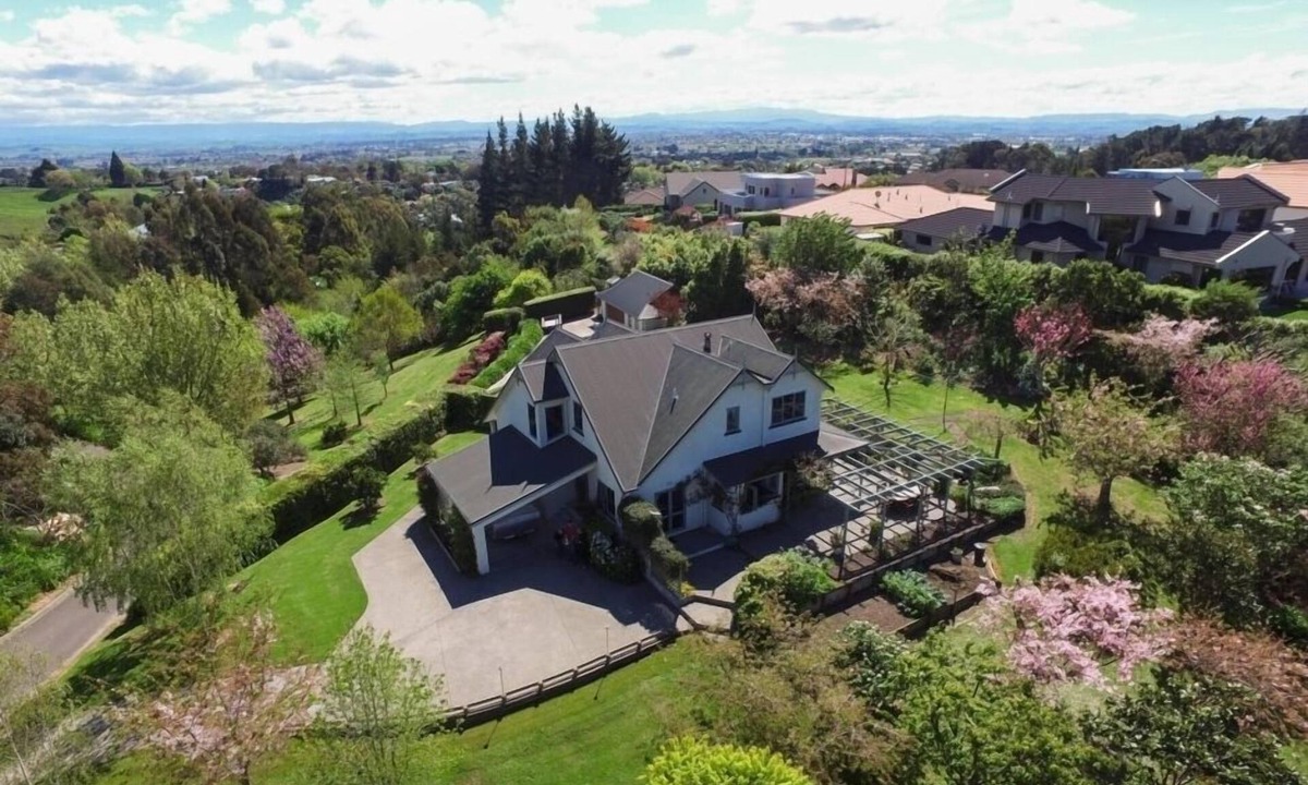 Havelock North House | Te Mata Peak Secret Garden