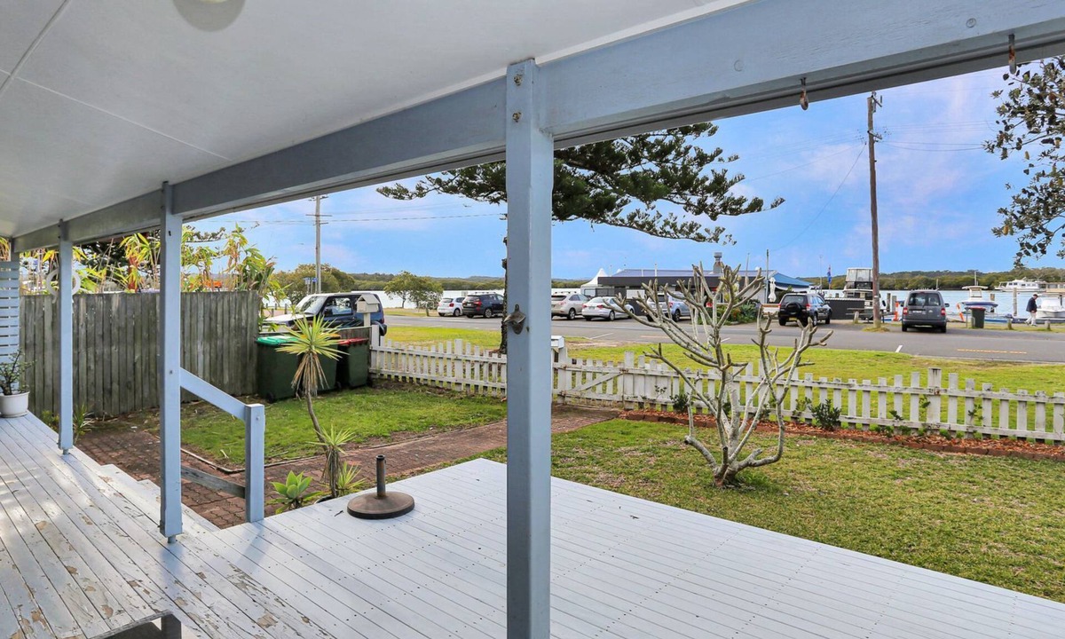 Tea Gardens House | Tea Garden Waterfront Bliss