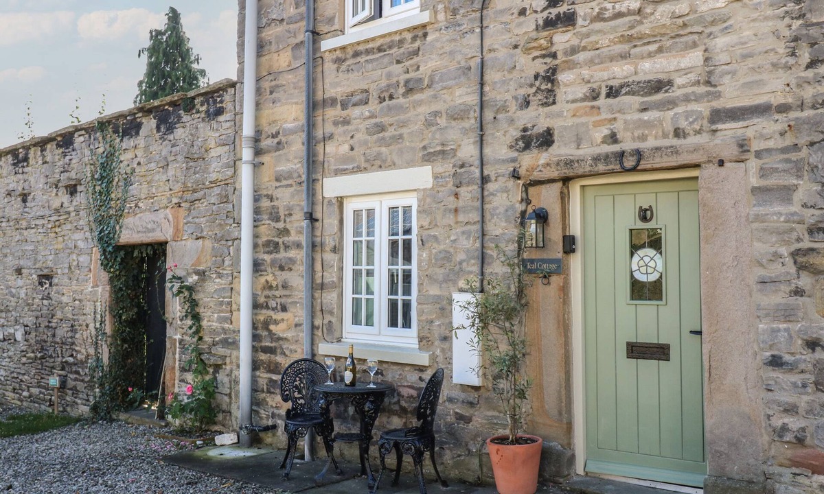 Middleham House | TEAL COTTAGE, pet friendly in Middleham