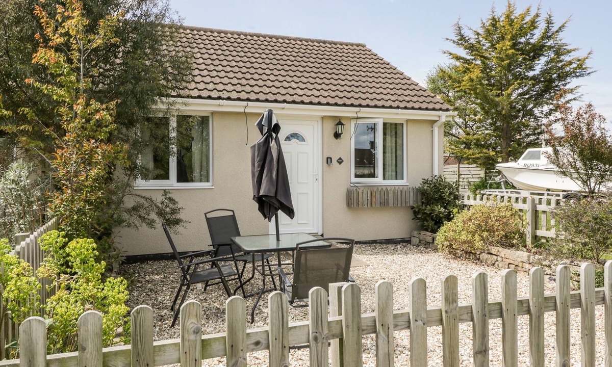 East Huntspill Cottage | Teal