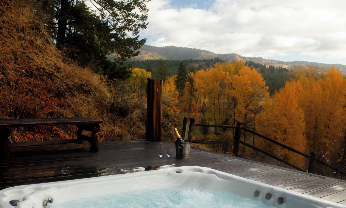 Cle Elum Cabin | Teanaway Pines: Riverfront Mountain Retreat