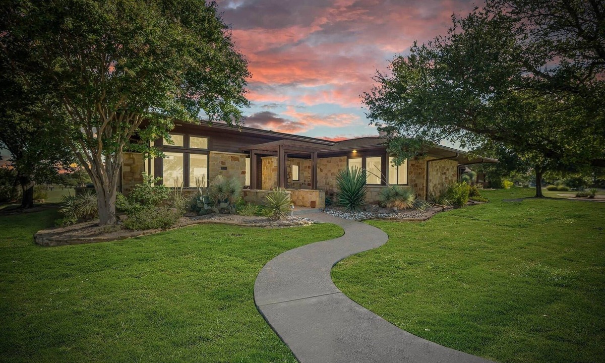 Lakecliff On Lake Travis House | Tee Box Retreat at Lakecliff Country Club