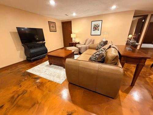 Mayfield Apartment | Tee Time Retreat - Mayfield, KY