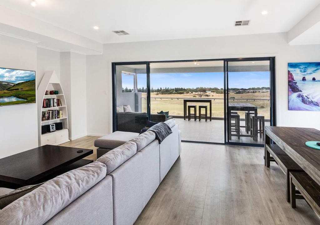 Normanville House | Tee Two on Troon - 21/30 Troon Drive